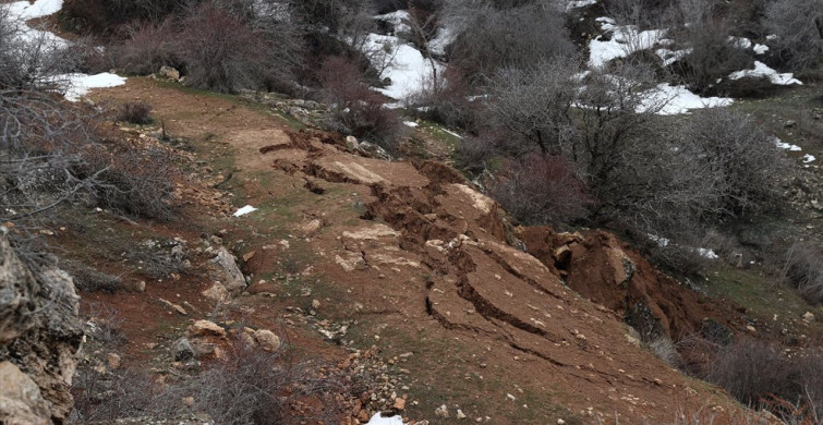 Sivas'ta Heyelan İncelemesi: AFAD Ekipleri Bölgedeki Durumu Değerlendirdi