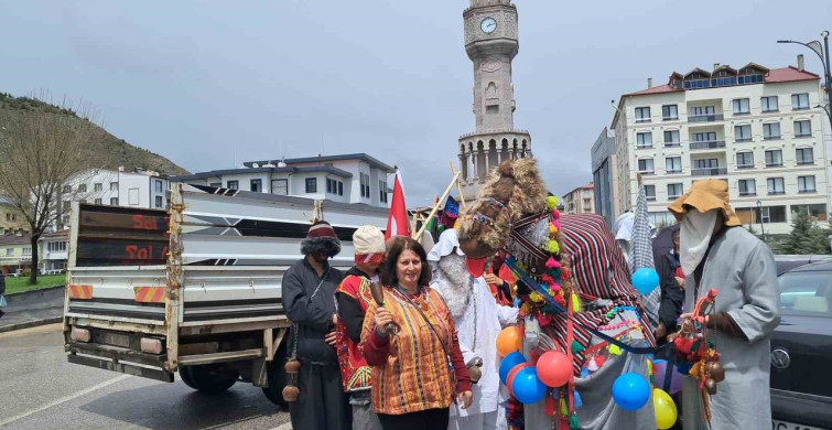 Sivas’ta Hıdırellez Şenliklerinde Geleneksel Saya Gezmesi