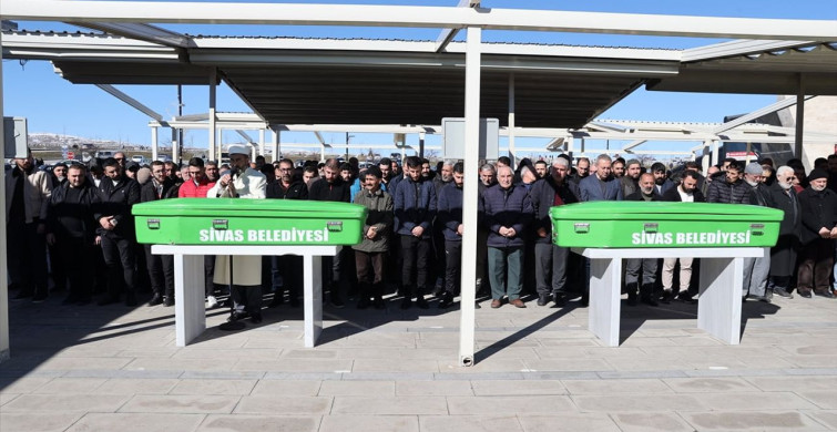 Sivas'ta Hüzünlü Cenaze Töreni: Gelin ve Kayınvalide Trafik Kazasında Hayatını Kaybetti