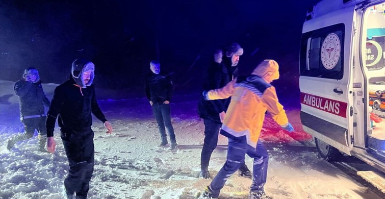 Sivas'ta Kar ve Tipide Mahsur Kalan İşçiler Kurtarıldı