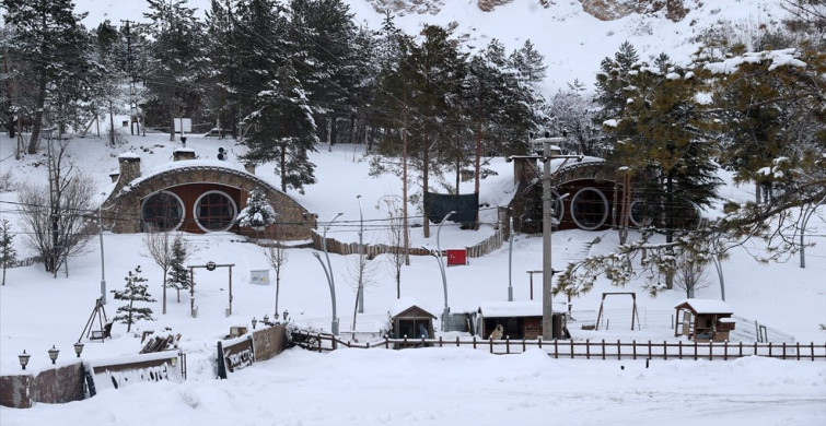 Sivas'ta Kar Yağışı ve Soğuk Hava Etkisini Sürdürüyor