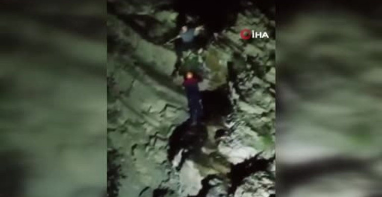 Sivas’ta kayalıklarda mahsur kalan bir kişi başarılı operasyonla kurtarıldı