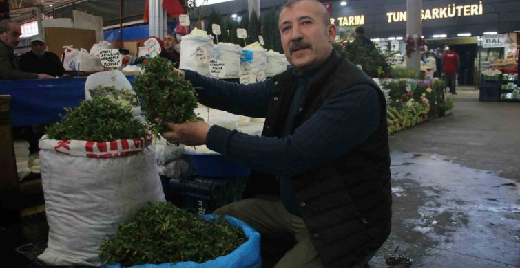 Sivas'ta Madımak Sezonu Açıldı: Kadınlar Yabani Otları Topluyor