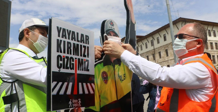 Sivas'ta Maket Trafik Polisine Maske Takıldı