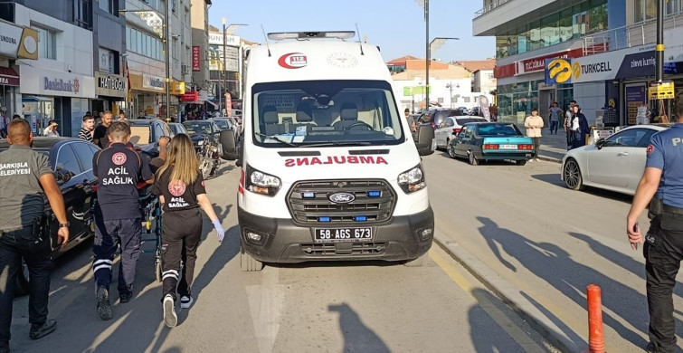 Sivas'ta Motosiklet Kazası Güvenlik Kamerasında Kaydedildi