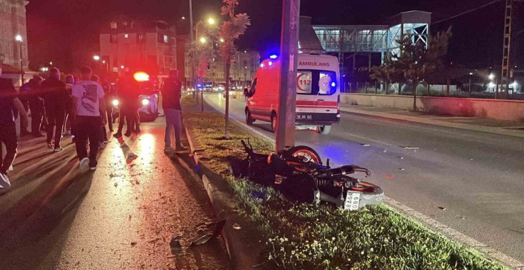 Sivas'ta motosiklet kazasında iki kişi ağır yaralandı