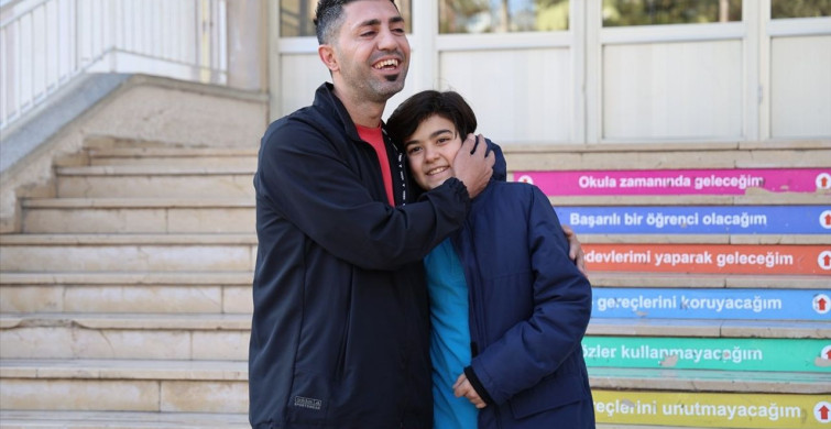 Sivas'ta Öğrenciyi Heimlich Manevrasıyla Kurtaran Öğretmen