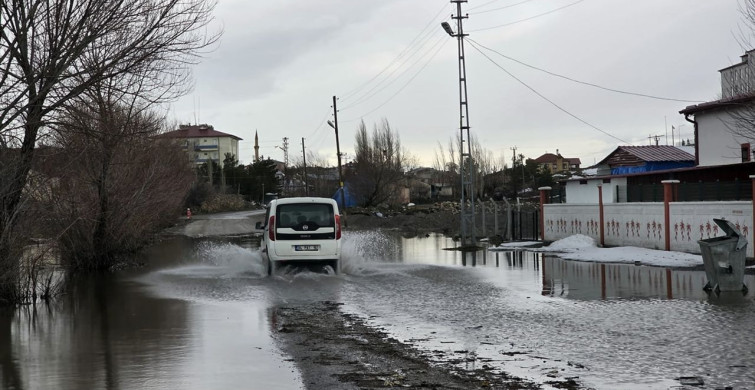 Sivas'ta Sağanak ve Eriyen Kar Su Baskınlarına Neden Oldu