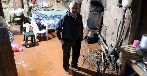 Sivas'ta Sel Sebebiyle 7 Ev Hasar Gördü