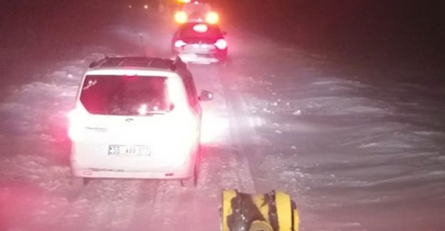 Sivas'ta Tipi Nedeniyle Araçlar Mahsur Kaldı