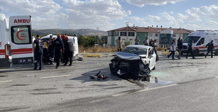 Sivas'ta Trafik Kazası: 1 Ölü, 4 Yaralı