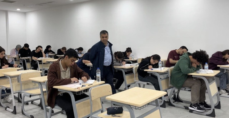 Sivas'ta üniversite adayları sınav heyecanını prova ile attılar