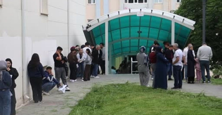 Sivas'ta YKS sınavına giren genç kız inci kolyesini kesmek zorunda kaldı
