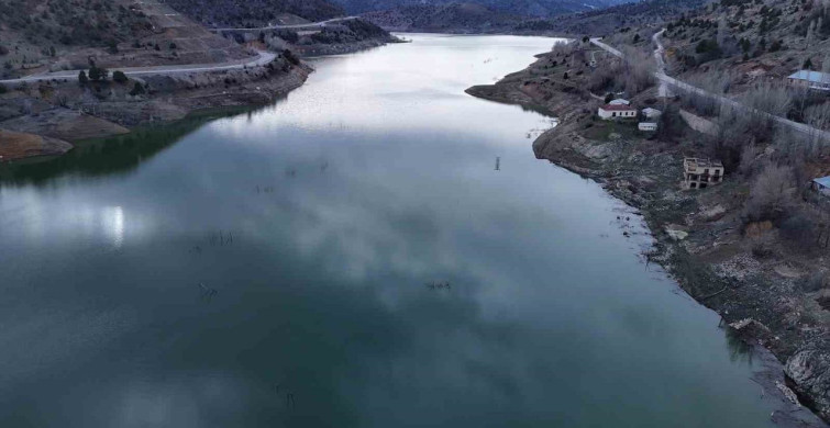 Sivas'taki Tarihi Pusat Köyü 14 Yıl Sonra Yeniden Sulara Gömüldü