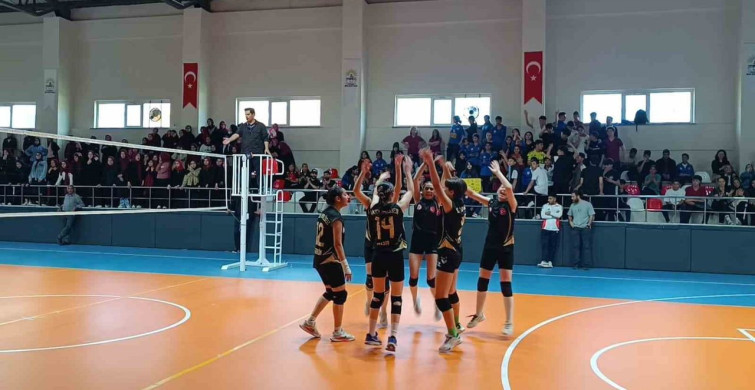 Siverek Spor Lisesi Kız Voleybol Takımı Şampiyonluğa Ulaştı