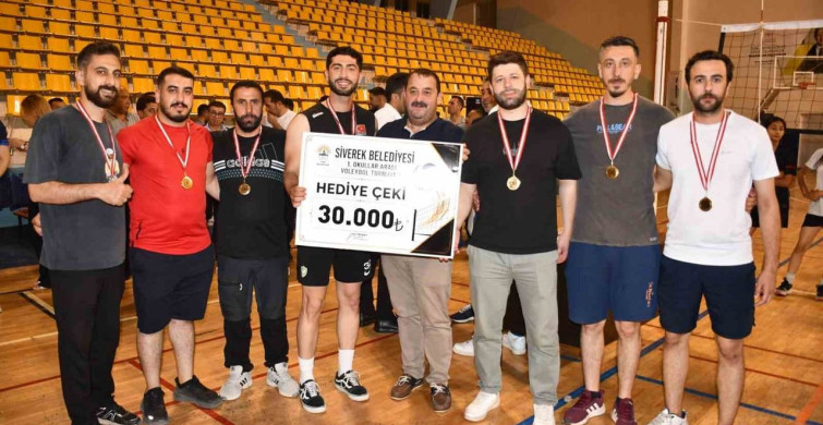 Siverek'te öğretmenler arası voleybol turnuvası tamamlandı