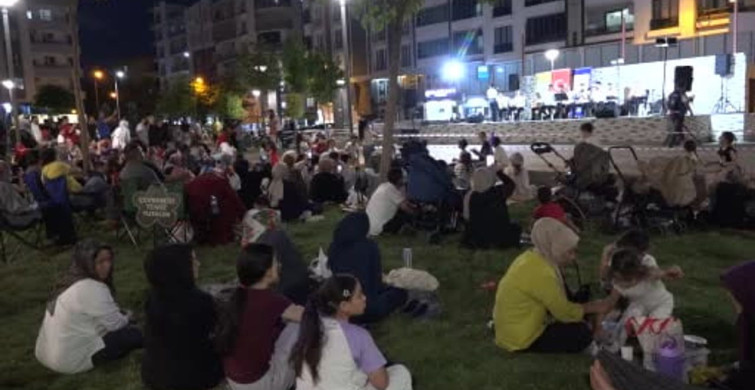 Siverek'te sıcak yaz akşamlarında sıra gecesi etkinliği
