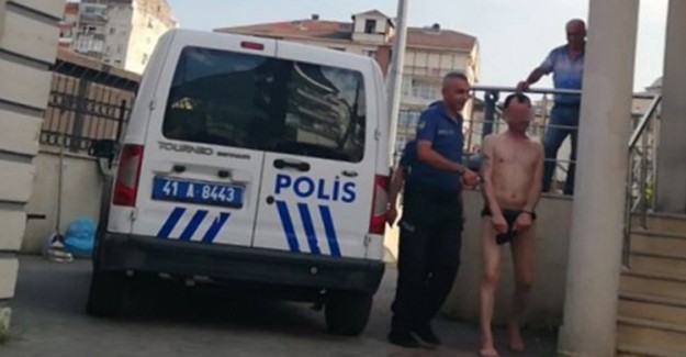 Sokakta İç Çamaşırıyla Dolaşarak Vatandaşı Kışkırttı