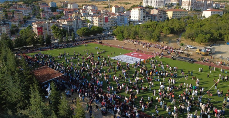 SOLOTÜRK, Demirci'de Akrobasi Gösterisi Düzenledi