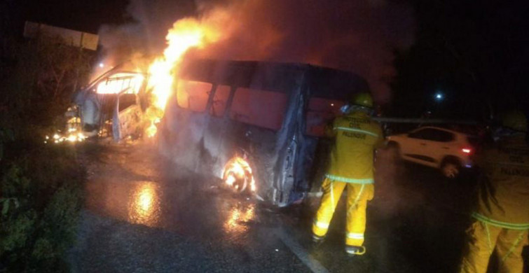 Son Dakika: Meksika'da Yaşanan Trafik Kazasında 12 Kişi Yanarak Hayatını Kaybetti!