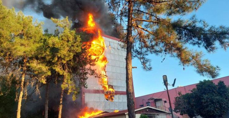 Son dakika... Pendik'te AVM'de yangın!