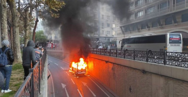 Son Dakika! Şişli'de Nedeni Bilinmeyen Bir Sebepten Ötürü Öğrenci Servisi Alev Aldı