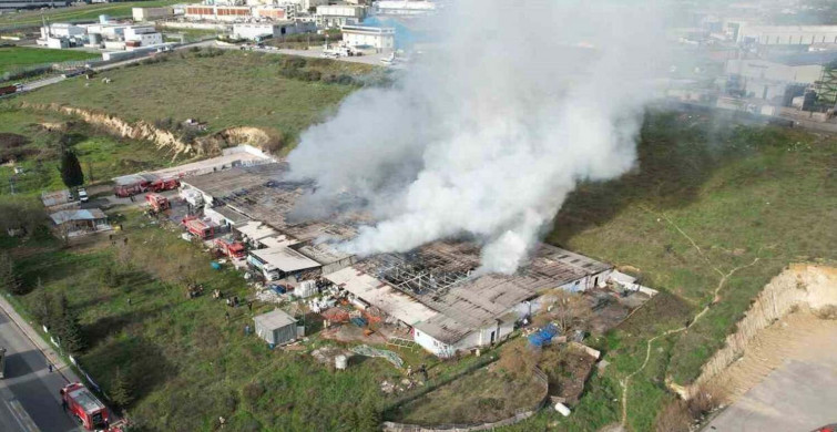 Son Dakika! Tuzla'da Fabrika Yangını: İtfaiye Ekipleri Müdahale Ediyor