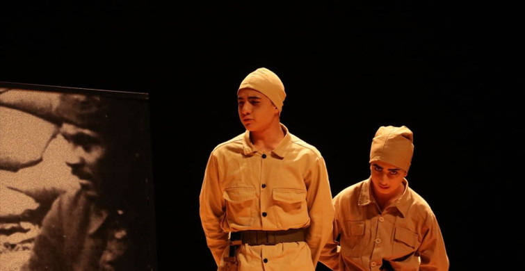 Son Nefes Çanakkale Tiyatrosu Kayseri'de Sahnelendi