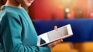 Sosyal Medyada Yaş Sınırı Tartışması: Yasak mı, Dijital Dönüşüm mü?