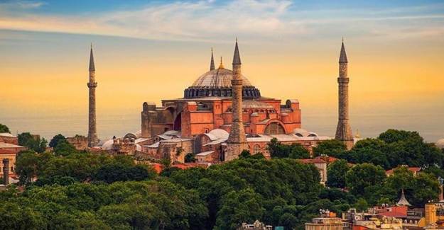 Sözcü Ayasofya'nın İbadete Açılmasını Felaket Olarak Değerlendirdi