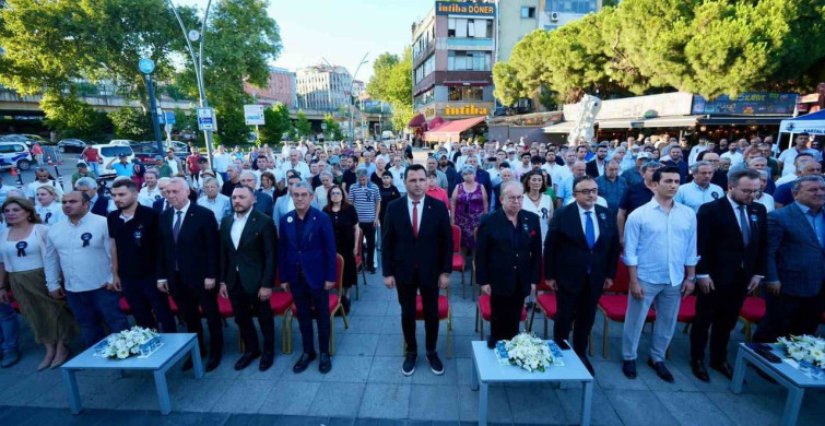 Srebrenitsa soykırımı şehitleri kartal'da karanfillerle anıldı