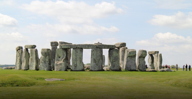 Stonehenge'den 500 yıl daha eski: İngiltere'de gizemli antik ahşap anıt keşfedildi