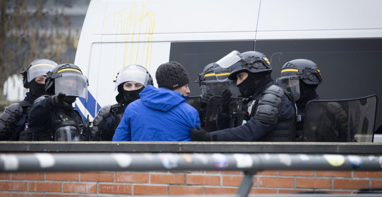 Strazburg'da Çiftçiler MERCOSUR Anlaşmasına Karşı Yükseltti