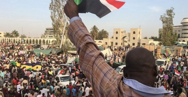 Sudan Gençlik ve Spor Bakanı Hartum Havalimanı’nda Yakalandı