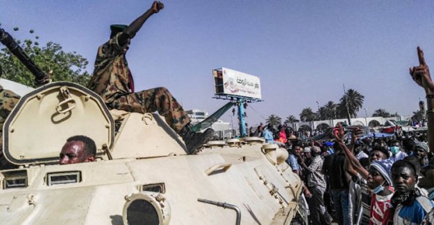Sudan'da Ordu Devlet Televizyonu Binasını Kuşattı