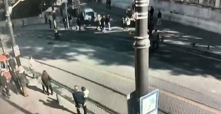 Sultanahmet'te Bir Şahıs Kavga Ettiği Kişilerin Üzerine Otomobil Sürdü