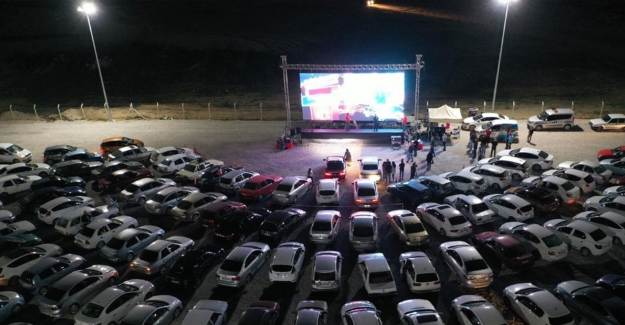 Sultanbeyli’de Arabalı Sinema Gecesi