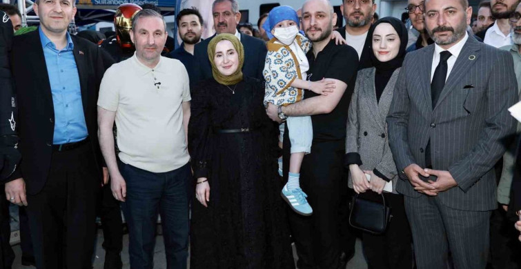 Sultanbeyli'de Küçük Zeyd İçin Gökyüzüne Binlerce Balon Bırakıldı