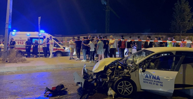 Sultanbeyli'de Minibüs ve Otomobil Çarpıştı: 10 Yaralı