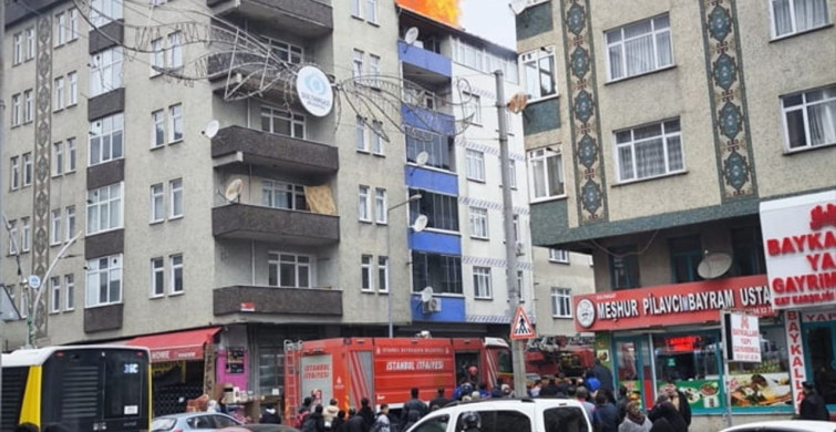 Sultangazi'de Çatı Katında Yangın: İki Kişi Hastaneye Kaldırıldı