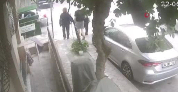 Sultangazi'de hurdacılar çöp konteynerini atölyeye çevirdi