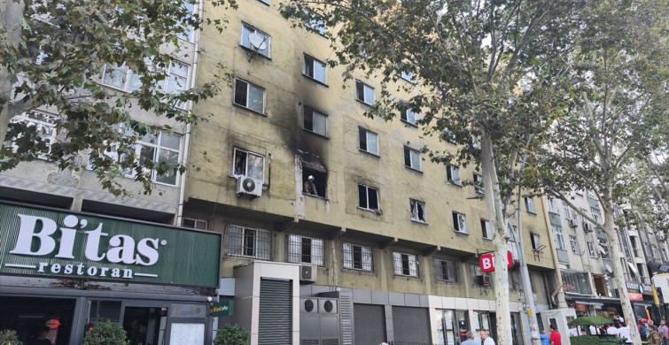Sultangazi'de İş Merkezinde Yangın