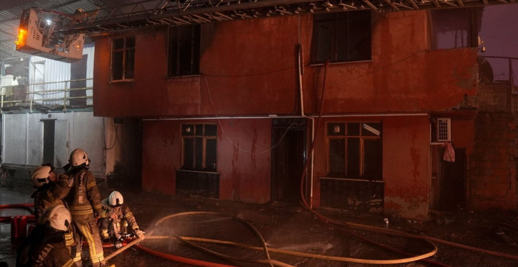 Sultangazi'deki Yangın Denetim Altında Kontrol Altına Alındı