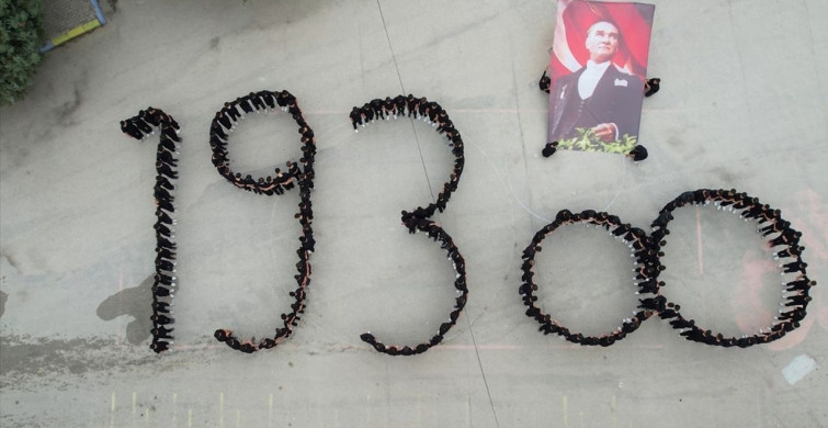 Suluova'da Öğrencilerden Anma Günü Koreografisi