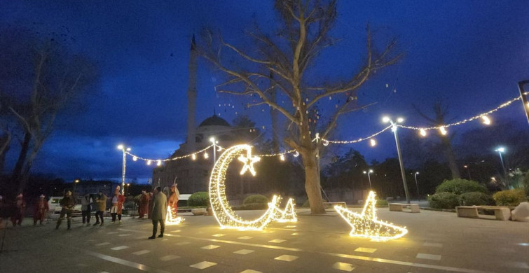 Suluova'da Ramazan Coşkusu: Dualar ve Mahyalar ile Karşılandı