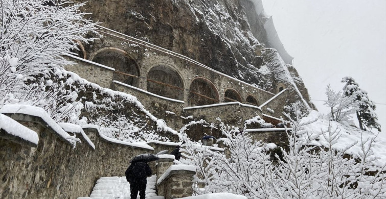 Sümela Manastırı ve Altındere Vadisi Karla Kaplandı