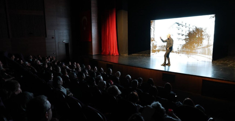 Sunay Akın'dan 'Cumhuriyete Giden Yol' Gösterisi