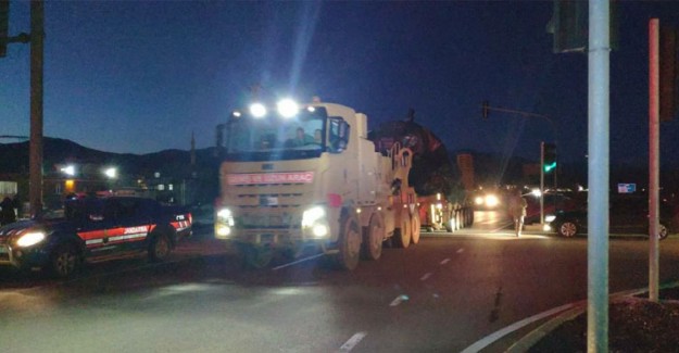 Suriye Sınırına Tank Ve Obüs Sevkiyatı
