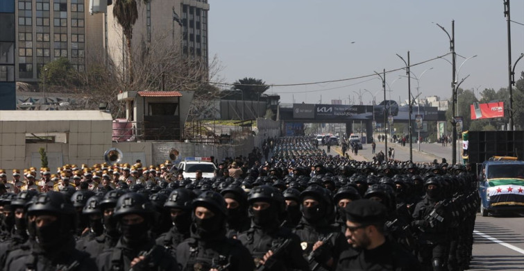 Suriye'de 2 Bin Yeni Polis ve Asker Mezun Oldu