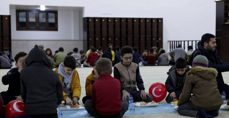 Suriye'deki İftar Programları Devam Ediyor